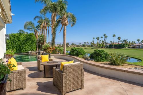 56430 Muirfield Vlg, La Quinta CA  92253-7648 exterior