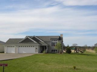 846 Moonbeam Rd, Hudson WI  54016-7310 exterior