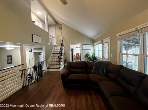 26 Racoon Dr, Hazlet NJ  07730-1418 exterior