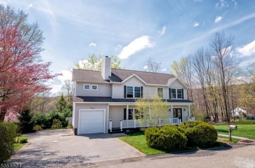 27 Walker Ave, West Milford Lakes, NJ 07480-3837