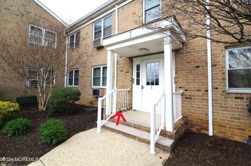 1 Windsor Ter, East Freehold, NJ 07728-3238