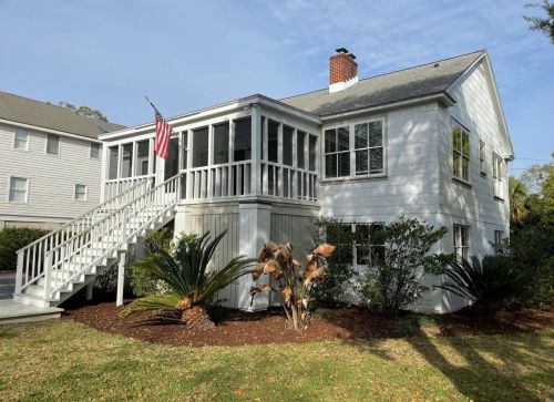222 Center St, Mount Pleasant SC  29464-5004 exterior