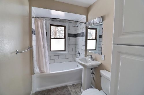 1240 Marian Ln, Green Bay WI  54304-2338 exterior