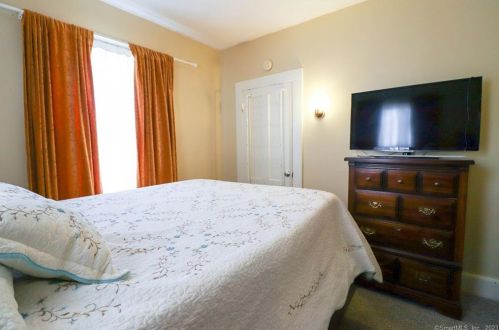 10 Smith St, New Britain CT 06053-3621 exterior