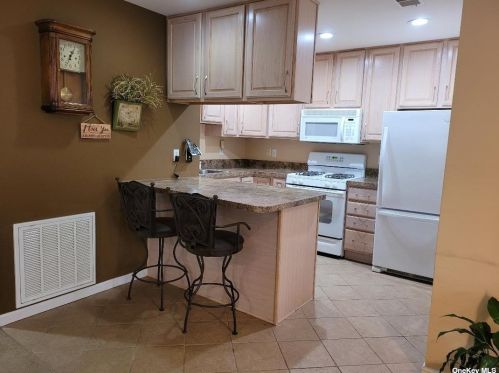 159 Morley Cir, Huntington Station, NY 11747-4844