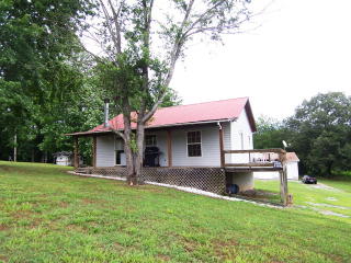1005 Center Ln, Byrdstown, TN 38549-4462