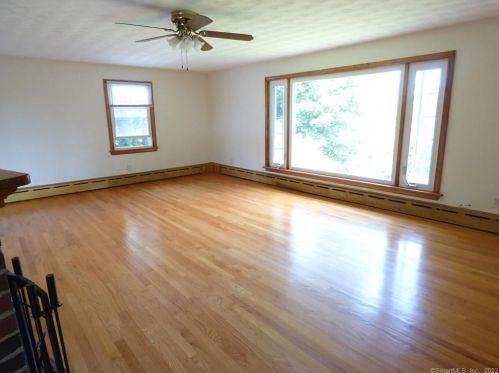 6 Ridgeland Cir, Wallingford CT  06492-2121 exterior