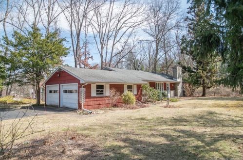 11 Vale Rd, Brookfield Center, CT 06804-3966