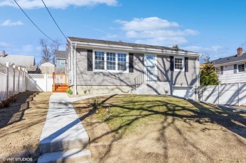 400 England St, Cumberland RI  02864-7211 exterior