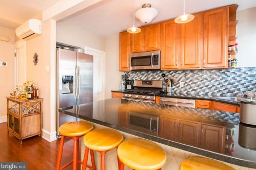 317 Hermitage St, Philadelphia, PA 19128-4605