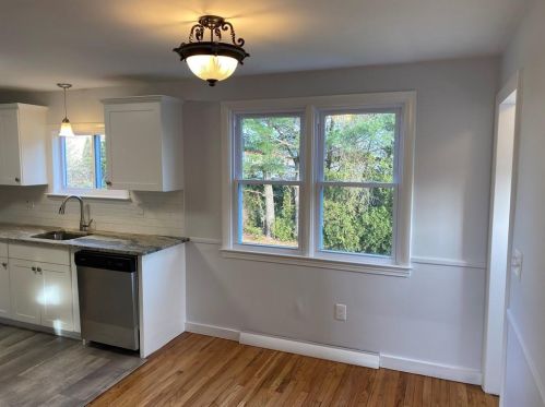 13 Casey Dr, Middletown RI  02842-6224 exterior