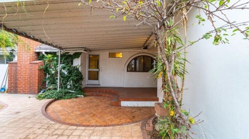 1122 Hickory Ave, Torrance CA 90503-7219 exterior