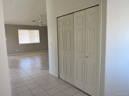 1930 Owens Lake Dr, Bullhead City, AZ 86426-6718
