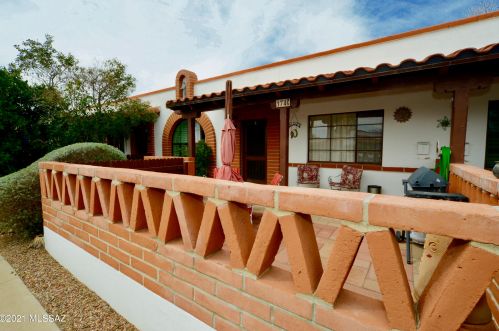 174 Paseo Tierra, Green Valley, AZ 85614-7396