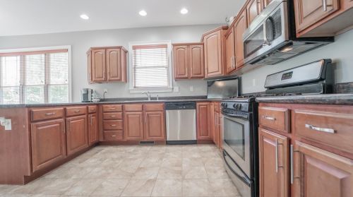 101 Muirfield Dr, Valpo IN  46385-6277 exterior