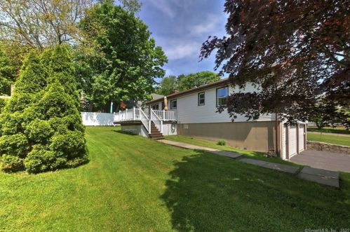 40 Palisade Ave, Bridgeport, CT 06610-2220