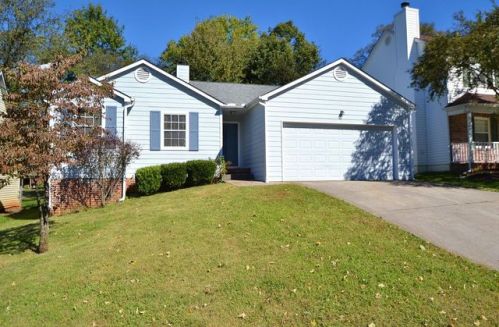 1352 Woodridge Dr, Knoxville, TN 37919-8706