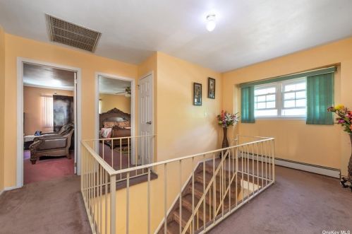 138 Gerhard Rd, Hicksville NY  11803-5513 exterior