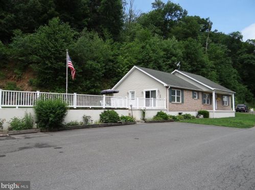 27 Eaton St, Schuylkill Haven, PA 17972-1022