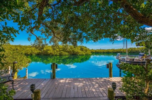 2718 Casey Ky Rd, Nokomis FL  34275-3306 exterior