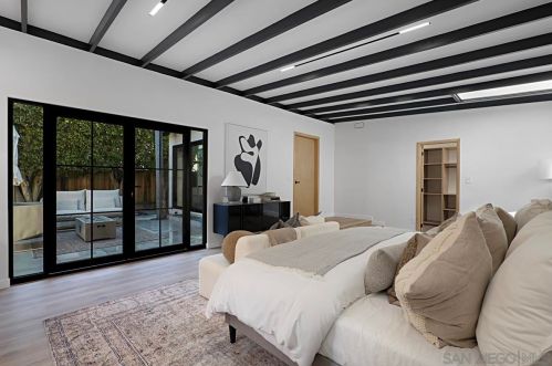 1855 Reed Ave, San Diego CA  92109-5446 exterior