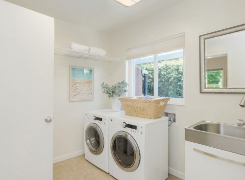 3555 Murdoch Dr, Palo Alto CA  94306-3636 exterior
