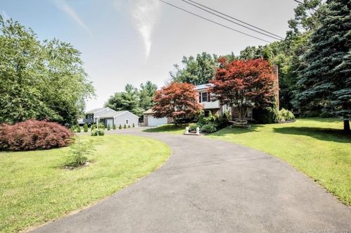 17 Weathers Rd, North Haven, CT 06473-3441
