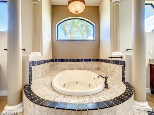 3510 15th Ter, Cape Coral FL  33993-4954 exterior