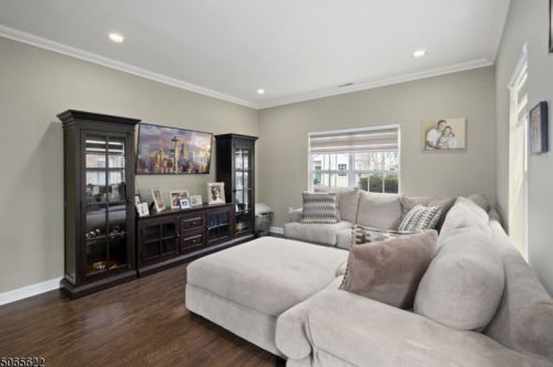 10 Allister Ct, Lincoln Park, NJ 07035-1760