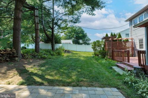 1704 Wheatland Ave, Lancaster PA  17603-4520 exterior