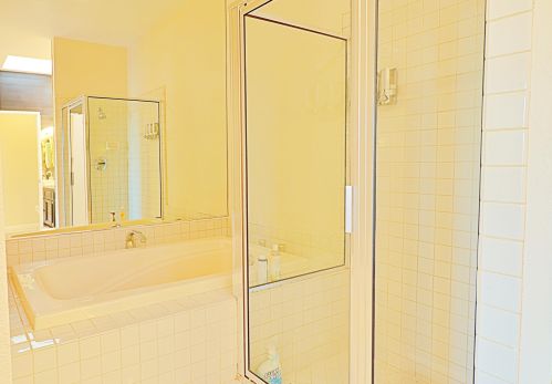 84 Lake Shore Dr, Rancho Mirage CA  92270-4054 exterior