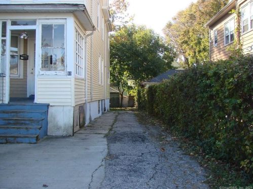 93 Fox St, Bridgeport, CT 06605-3252