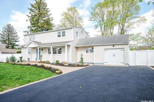 101 Osceola Ave, Deer Park, NY 11729-2412