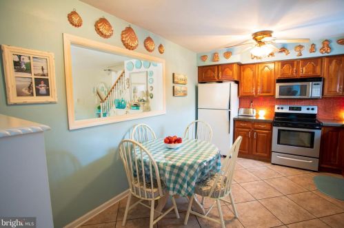 2066 Harbour Dr, Palmyra NJ 08065-1111 exterior