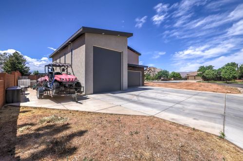 3821 Sugar Leo Rd, Saint George UT 84790-7939 exterior