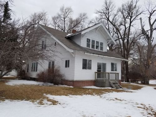 207 1st St, Mullen, NE 69152-5168