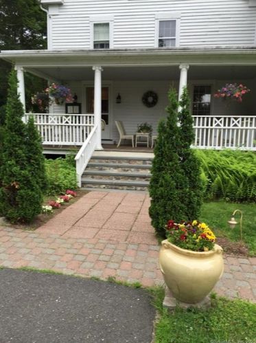 1204 Main St, Woodbury, CT 06798-2205