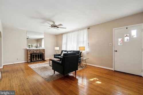930 Maple Dr, Southampton, PA 18966-4208