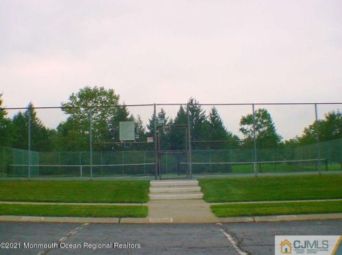 180 Wycoff Way, East Brunswick NJ  08816-5642 exterior