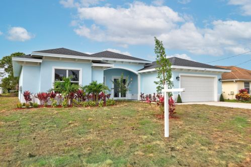 451 Fields Ave, Fort Pierce, FL 34953-4004