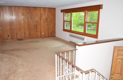 1568 Old Orchard St, White Plains, NY 10604-1048