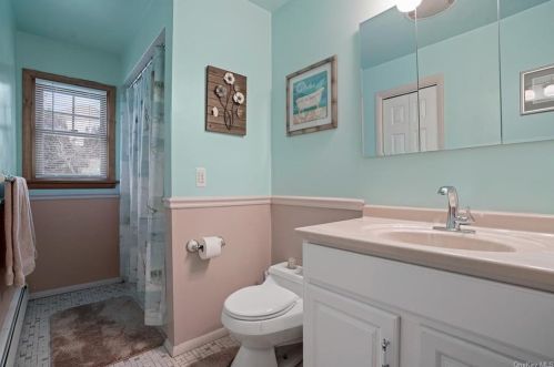 16 Vorndran Dr, New Hamburg NY  12590-4517 exterior