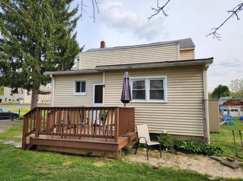 116 Railroad St, Walnutport, PA 18088-0010