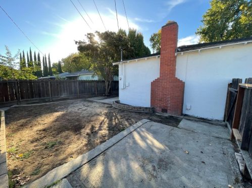 2202 Geneva Dr, Modesto CA  95350-2830 exterior