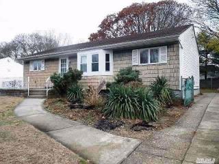15 Berry Ln, South Setauket, NY 11720-2505