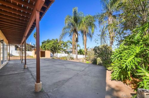 1171 Sunset Dr, Vista CA  92081-7407 exterior