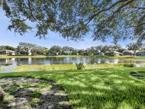 7239 Lugano Dr, Boynton Beach, FL 33437-6084