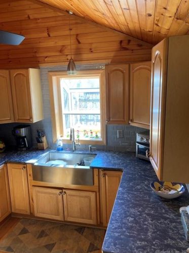 469 Windham Rd, North Windham CT  06247-1627 exterior