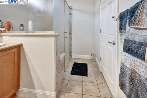 1549 Maple Valley St, Manteca CA 95336-5127 exterior