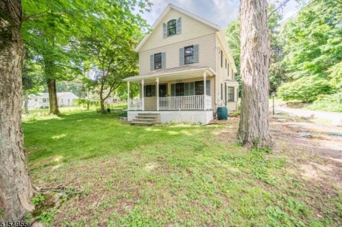 307 Wooley Rd, West Milford Lakes, NJ 07480-1007